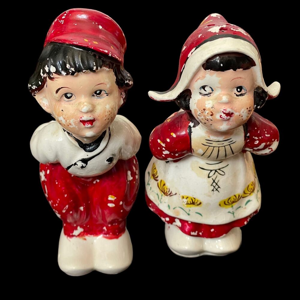 Enesco Kissing Dutch Boy and Girl Salt & Pepper Shakers Vintage Chippy Paint